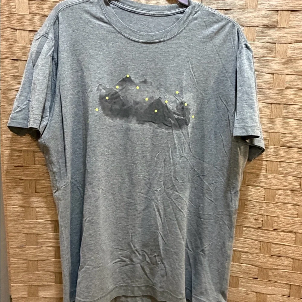 Lululemon Mountain Limited Edition Mens Shirt Size XL EUC